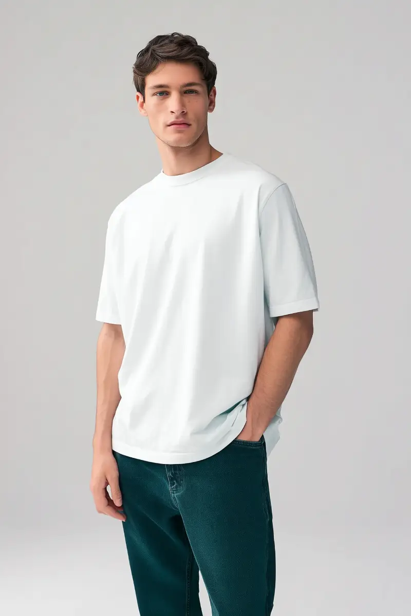 Белая футболка без рисунка